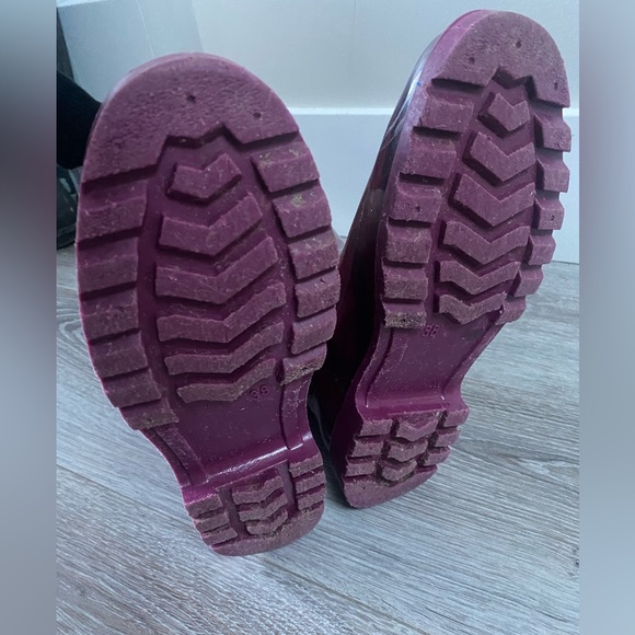 Burberry Fuchsia check rain boots. - Picture 2 of 6